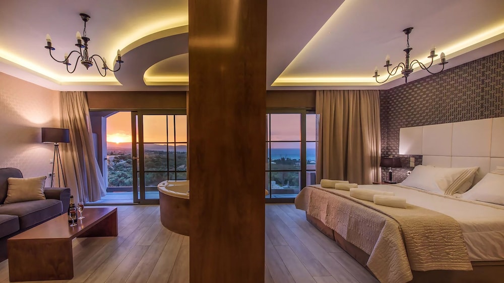 Elegance Luxury Executive Suites - Adults Only 16/58