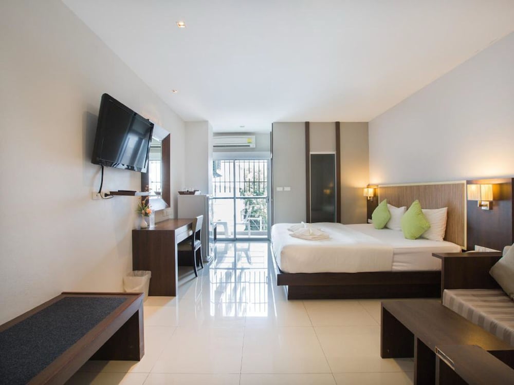 April Suites 16/64