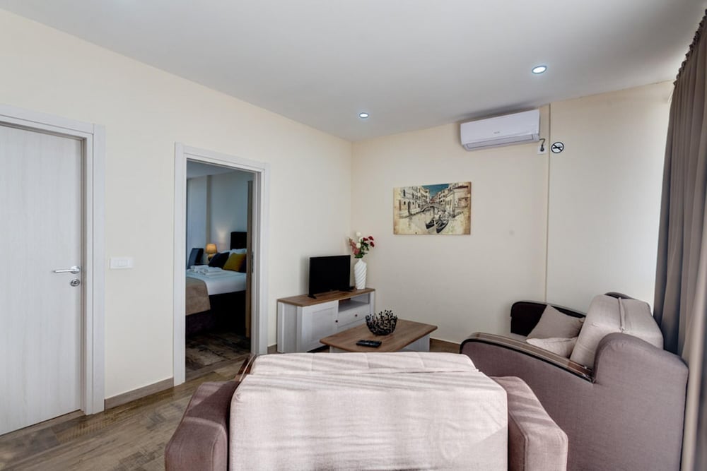 Hotel Zan 21/32
