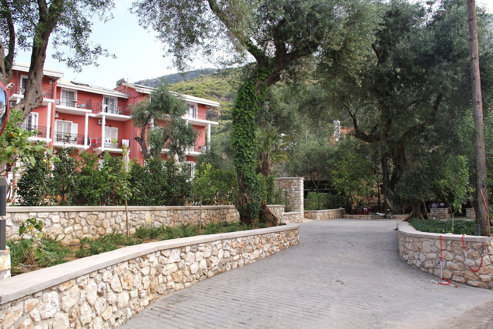 Vassilis Guest House 33/40