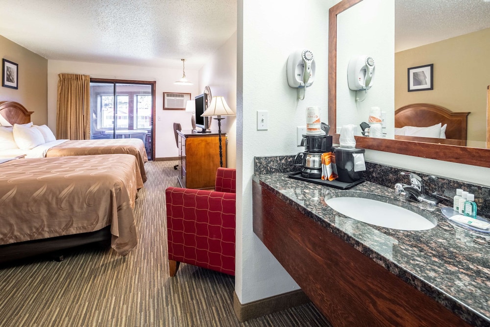 Quality Inn Keystone near Mount Rushmore 24/47