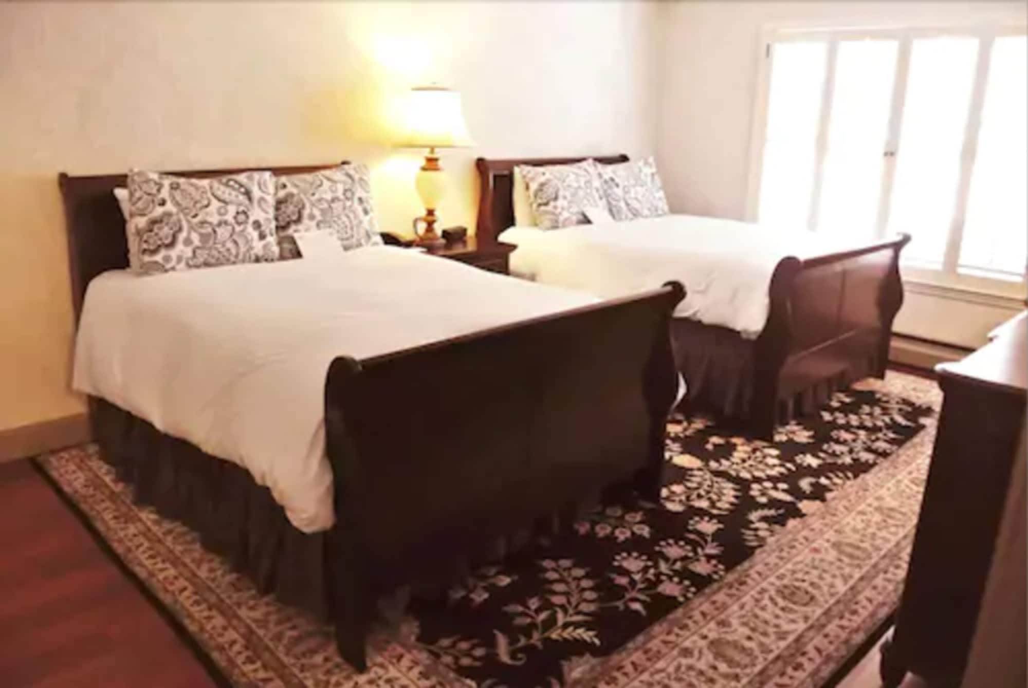 2 BEDROOMS, SUITE, 2 DOUBLE BEDS