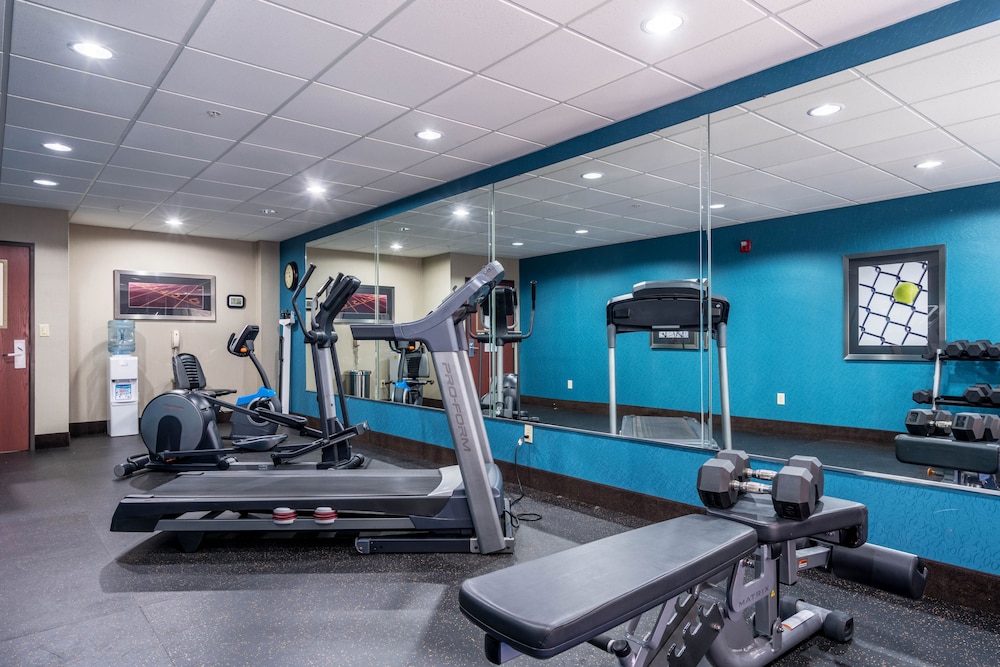 Holiday Inn Express Suites Roanoke Rapids Se 33/72