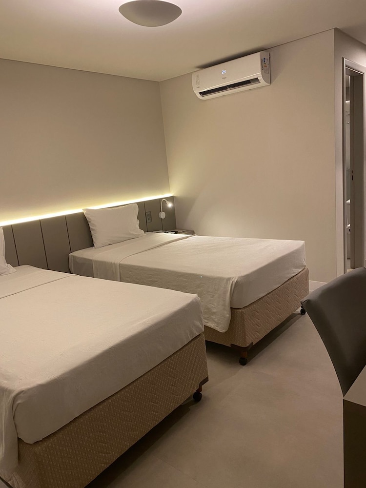 EXECUTIVE, TWIN BEDS