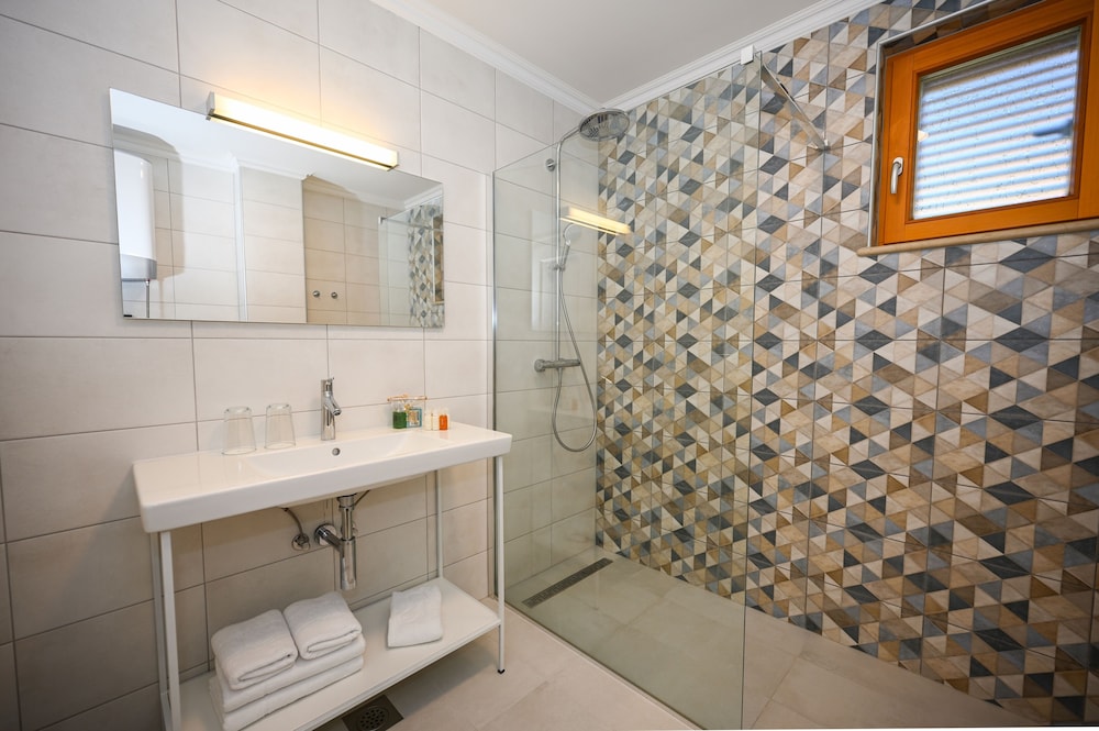 شقة كومفورت بسرير كوين بإطلالة على الفناء بغرفة نوم واحدة مع أريكة، Casa Laurea 4/6