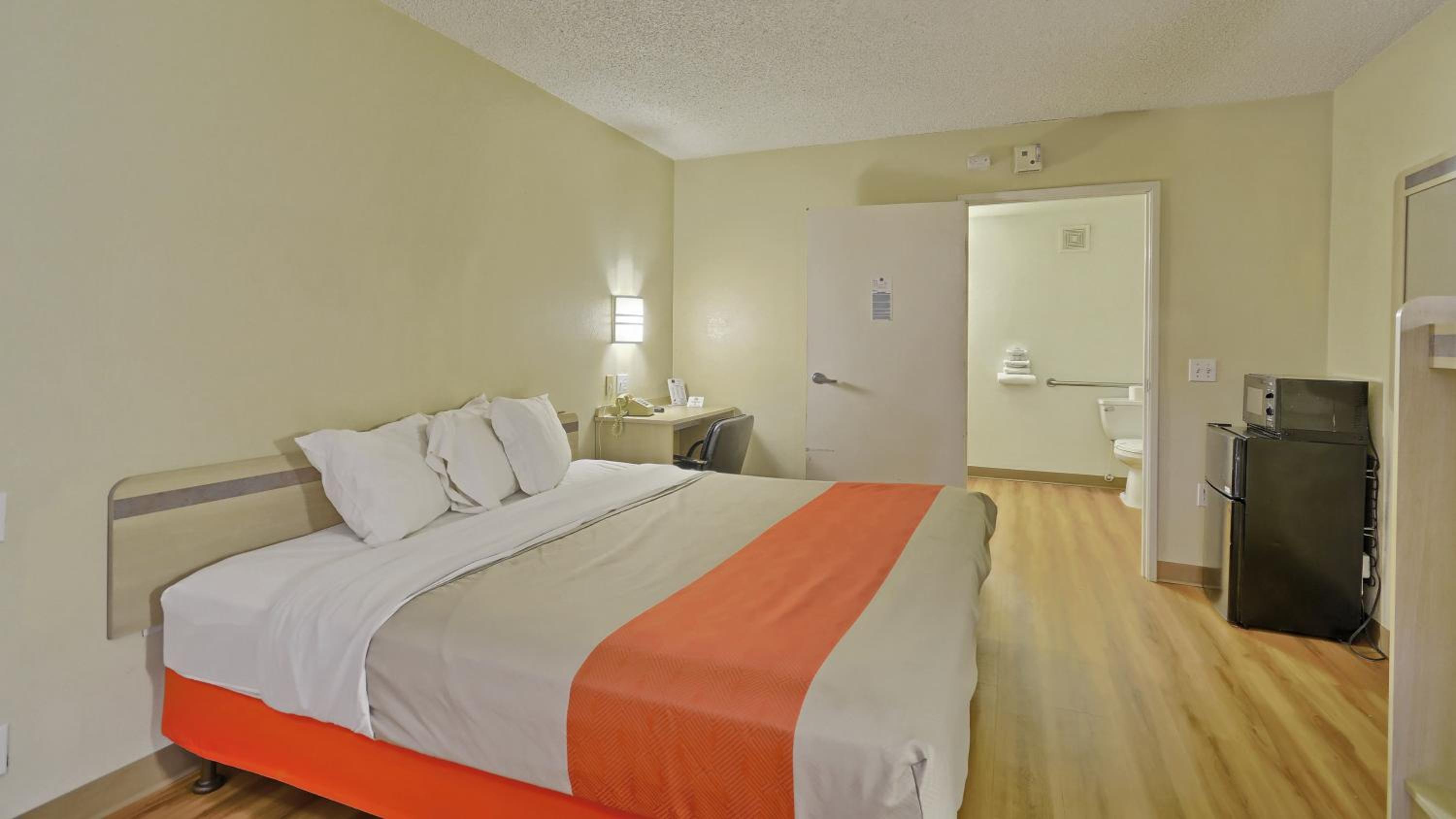 Motel6 Maple Shade Township, NJ - Philadelphia - Mt Laurel 31/42