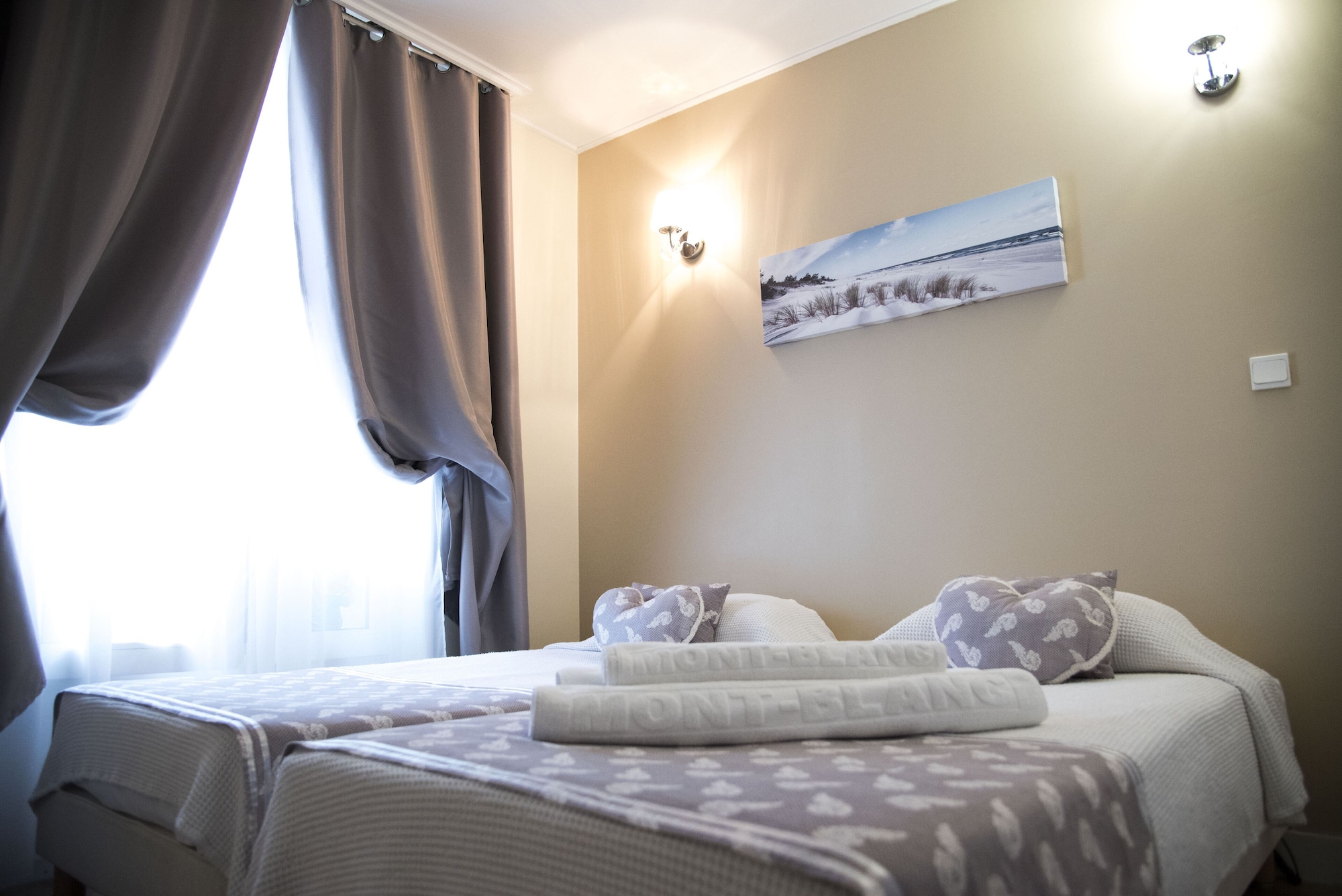 City, Twin Beds