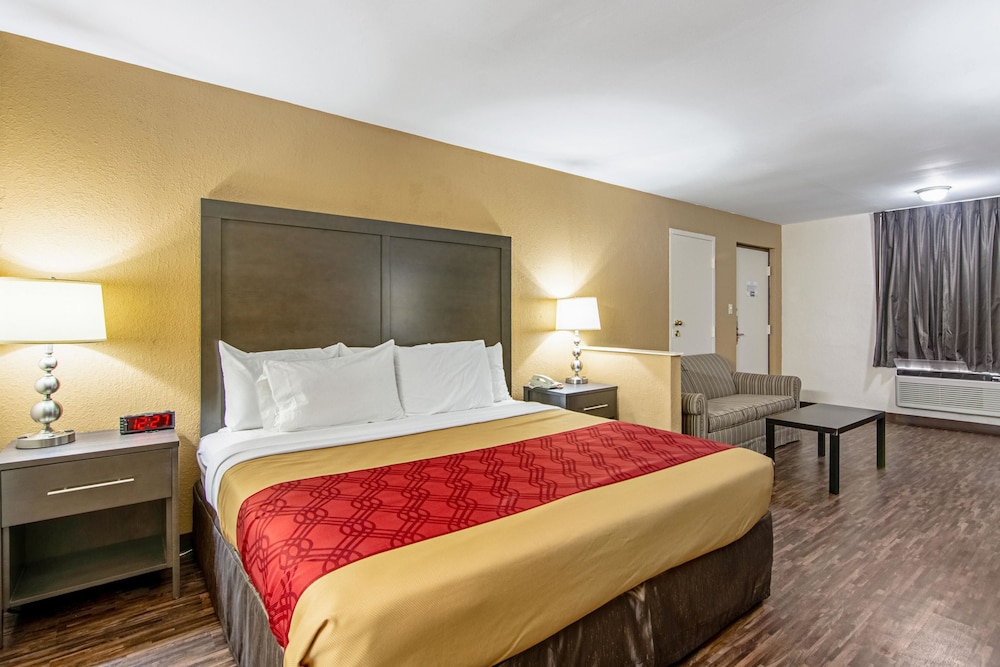 Econo Lodge Inn And Suites Matthews Charlotte 13/28