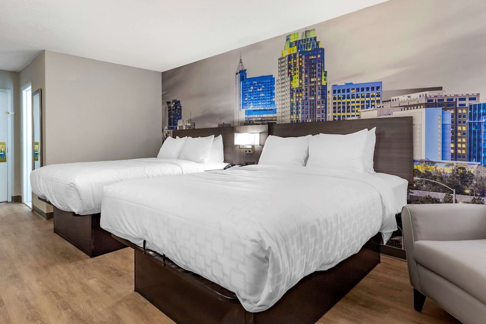 Clarion Pointe Raleigh Midtown 17/33