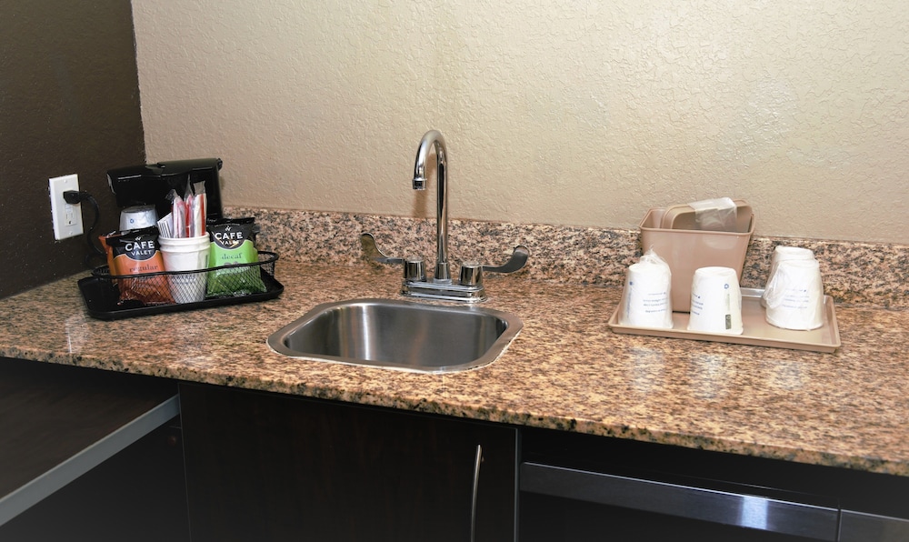 Microtel Inn & Suites by Wyndham Jacksonville Airport 34/40