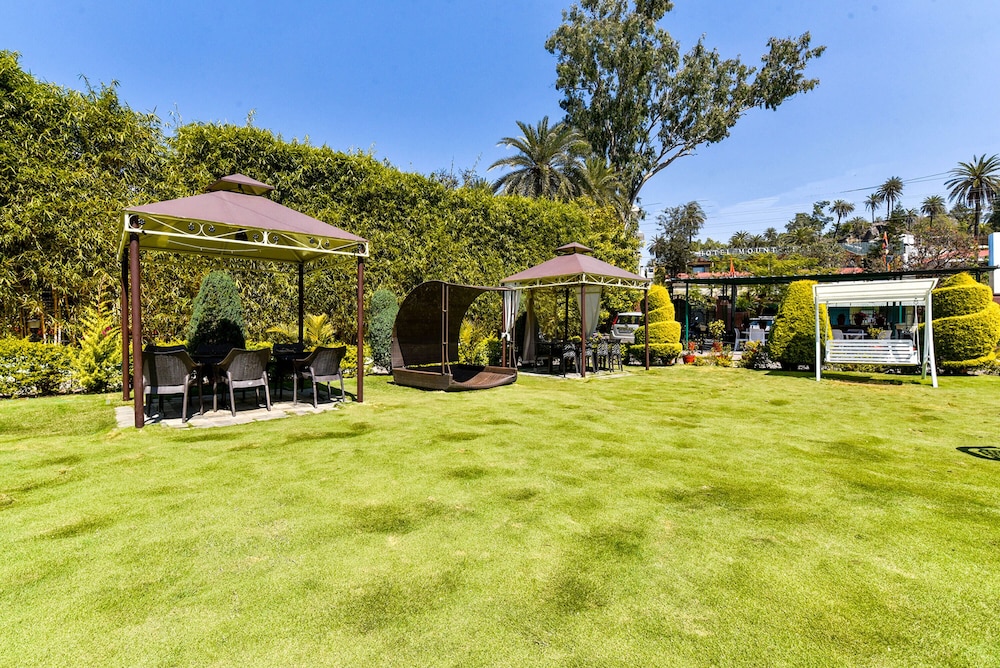 Royal Garden Retreat 19/25