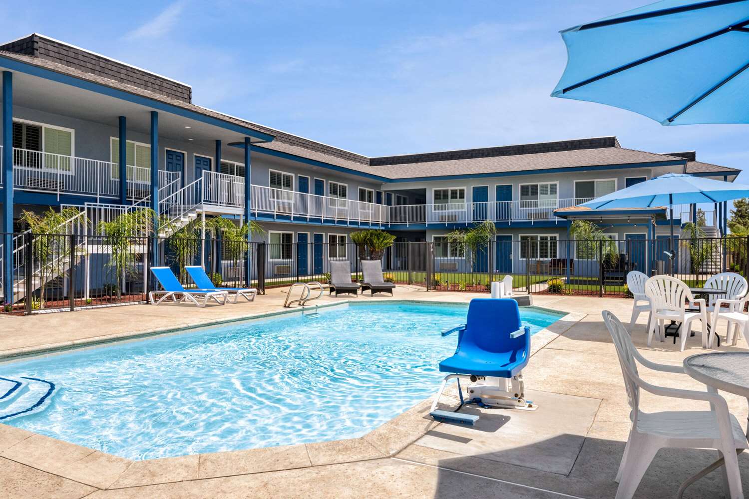 Super 8 By Wyndham Lindsay Olive Tree 58/61