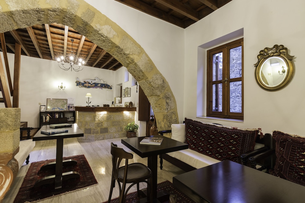 Camelot Traditional And Classic Hotel 45/56