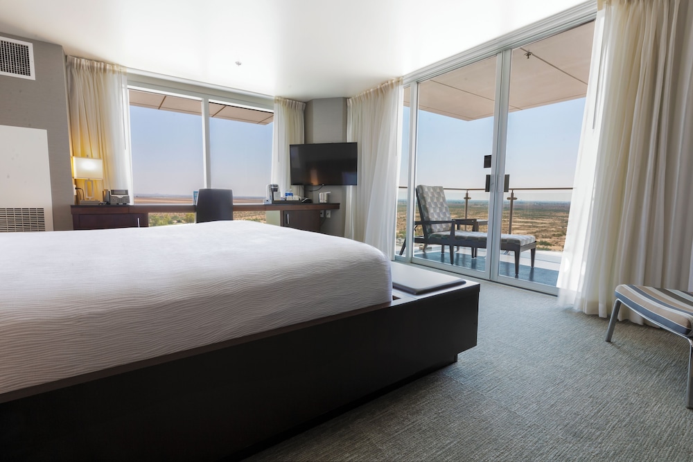 EXECUTIVE, KING BED