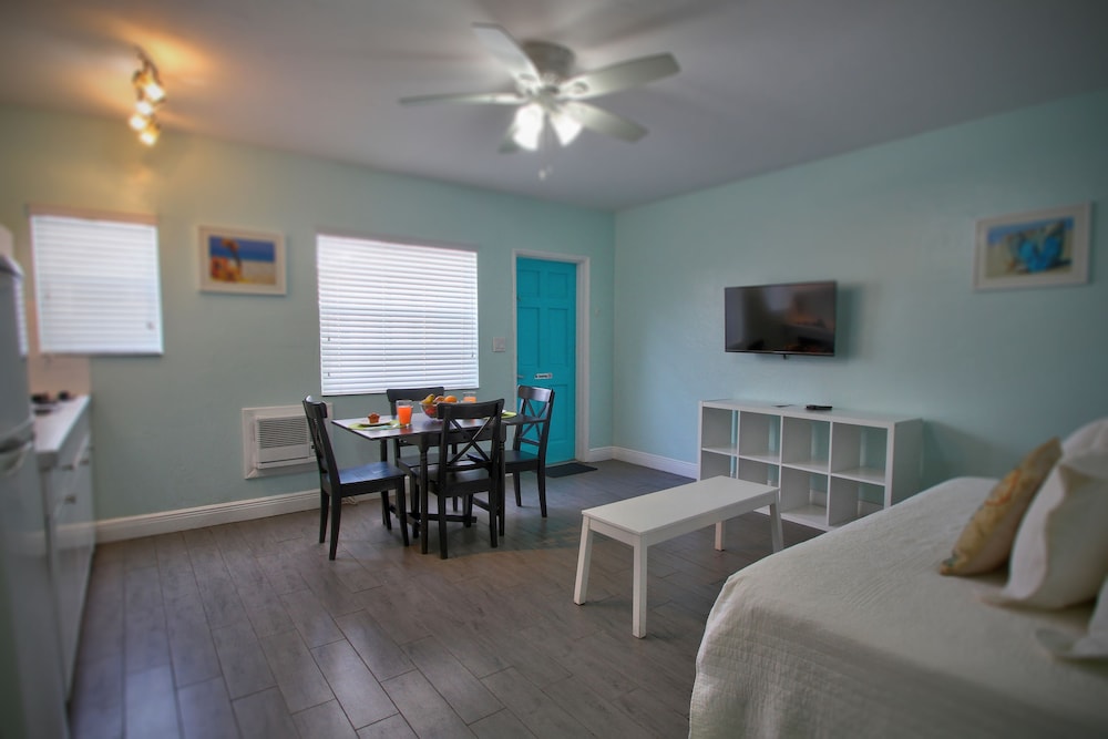 Hollywood Beachside Boutique Suites 30/46