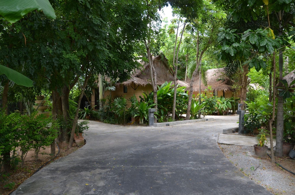Inrawadee Resort 65/68