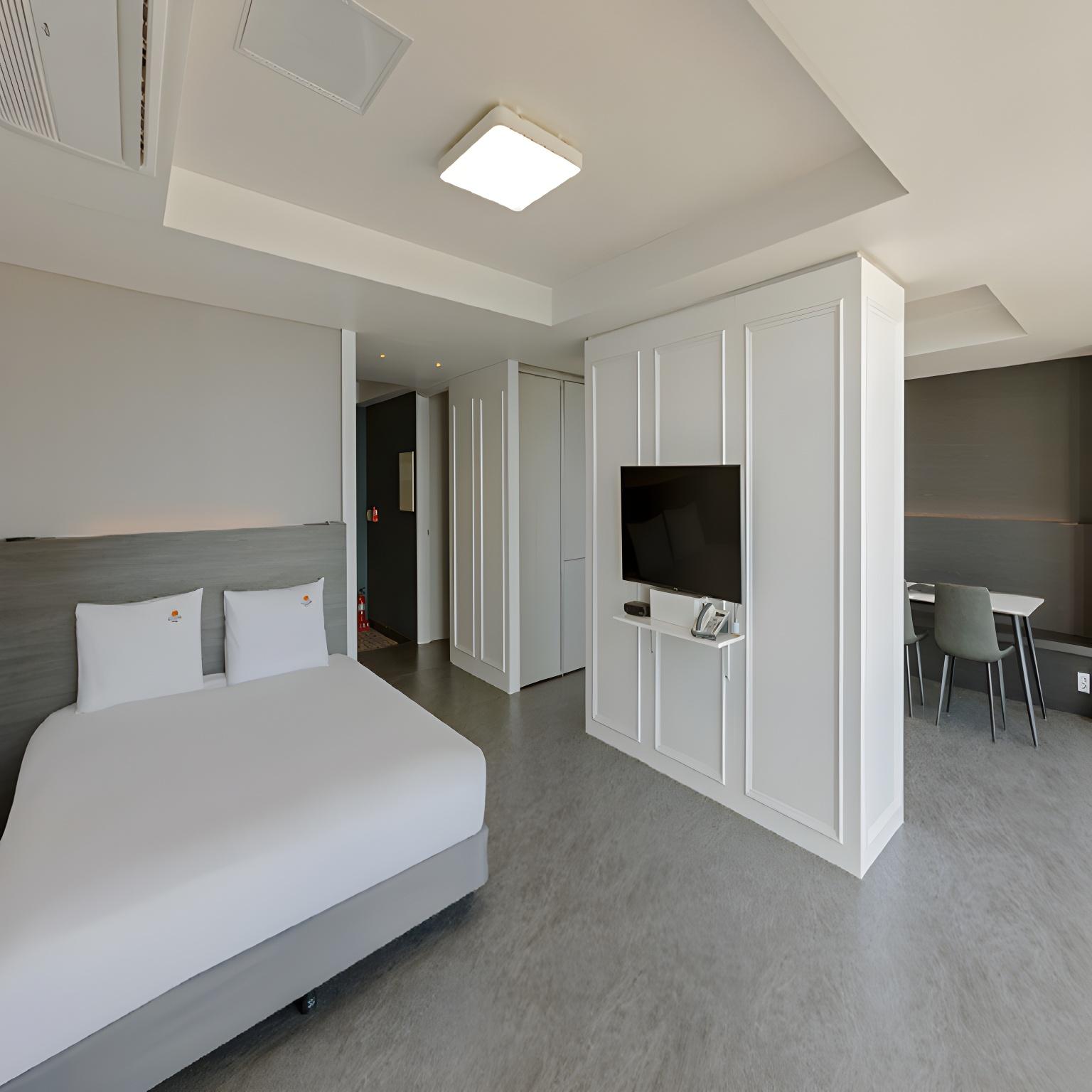 Executive, Suite, Ocean View, Pool Access, High Floor