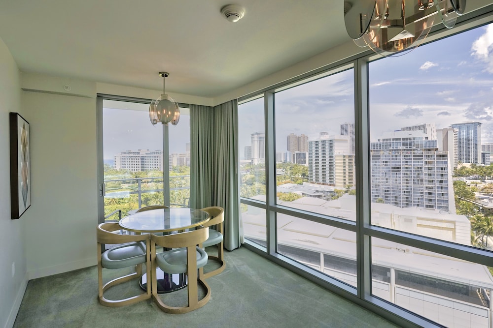 Real Select at the Ritz Carlton Residences, Waikiki Beach 24/50