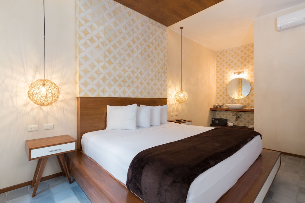 LUXURY, SUITE