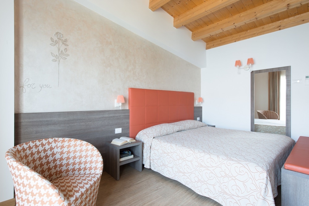 Village Hotel Lucia 13/50
