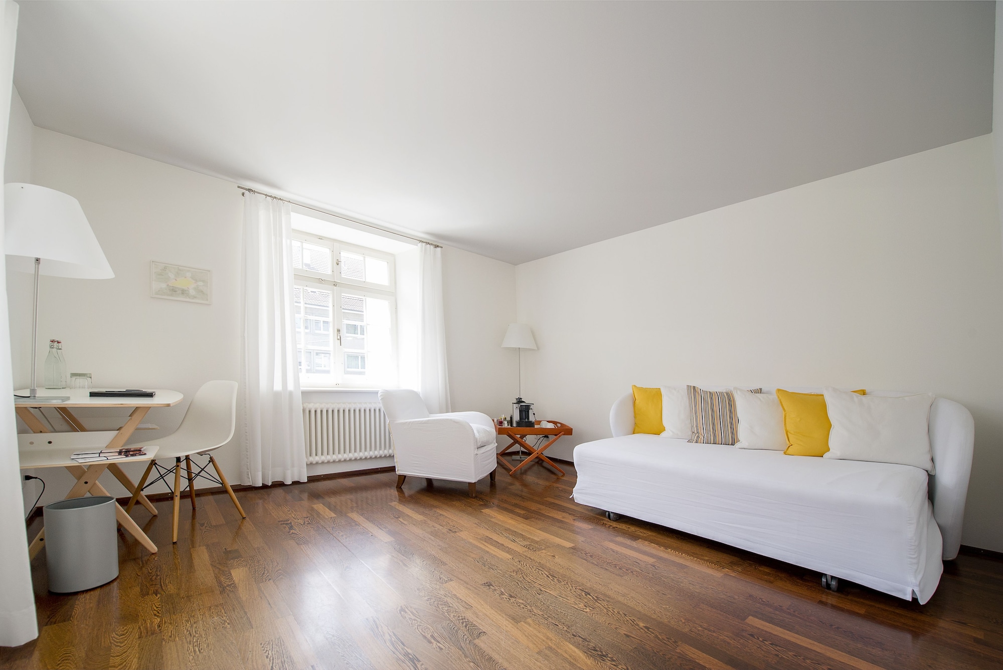 JUNIOR SUITE, QUEEN BED, SOFA