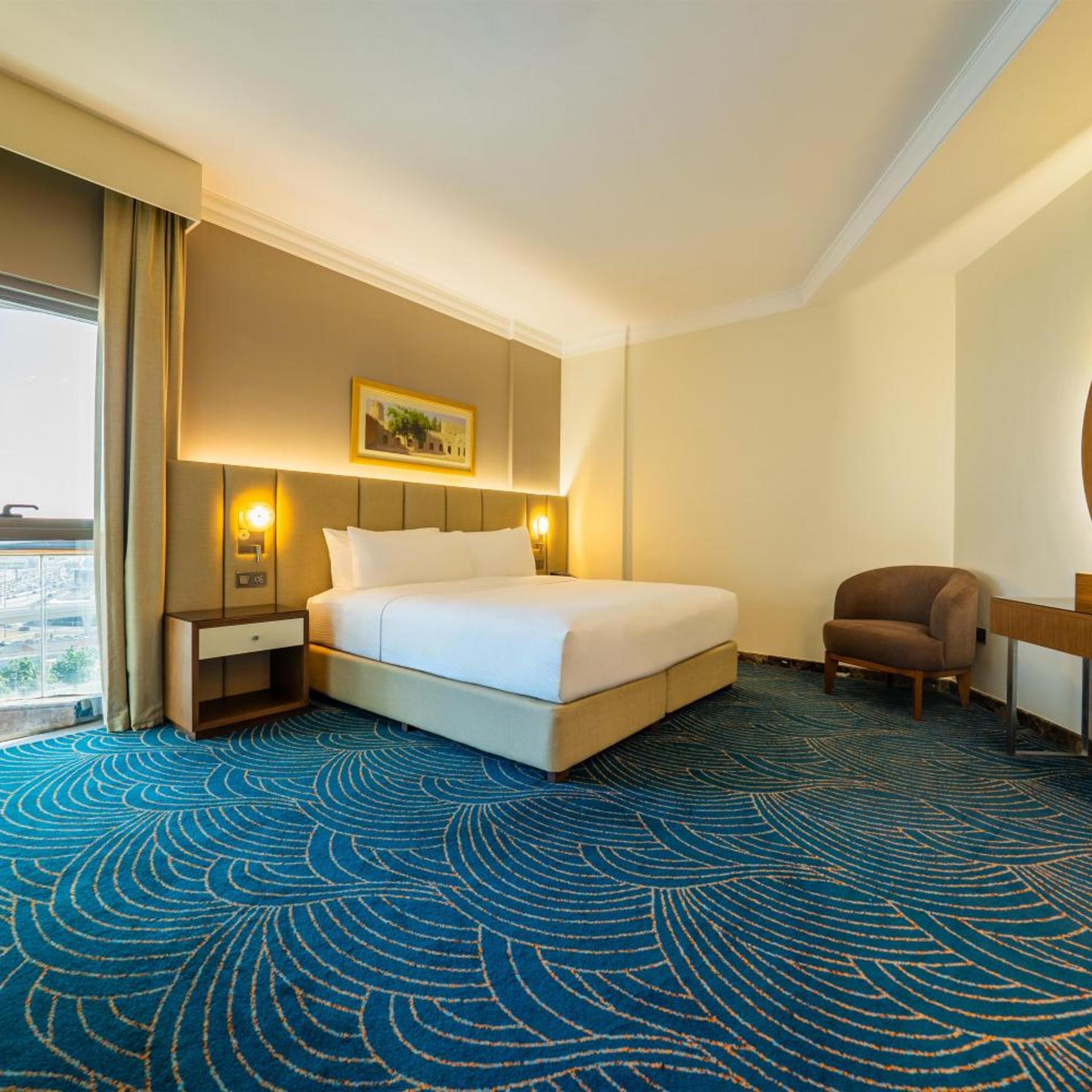 King 1BR Suite with Balcony، DoubleTree by Hilton Dubai Port Saeed. 2/3