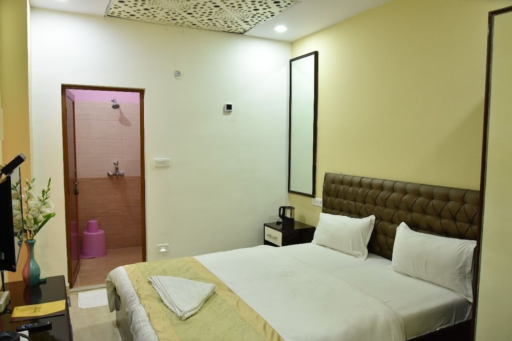 Hotel Sarweshwary 22/47