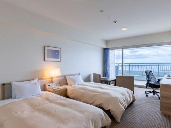 Room, Twin Beds, Smoking