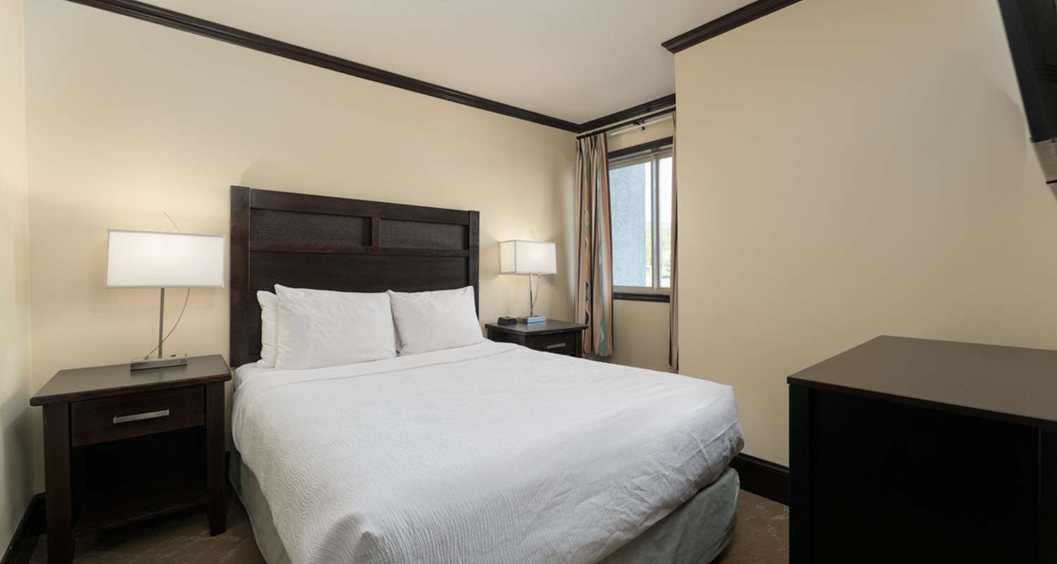 Condo, Suite, Queen Bed, Sofa, Kitchen