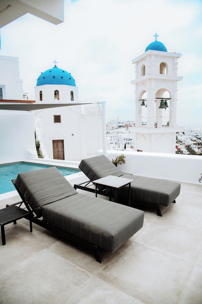 Aqua Luxury Suites 5/75