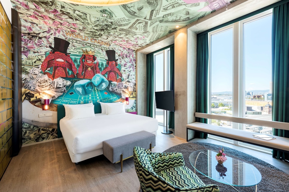 NHOW, SUITE, LOUNGE ACCESS, HIGH FLOOR