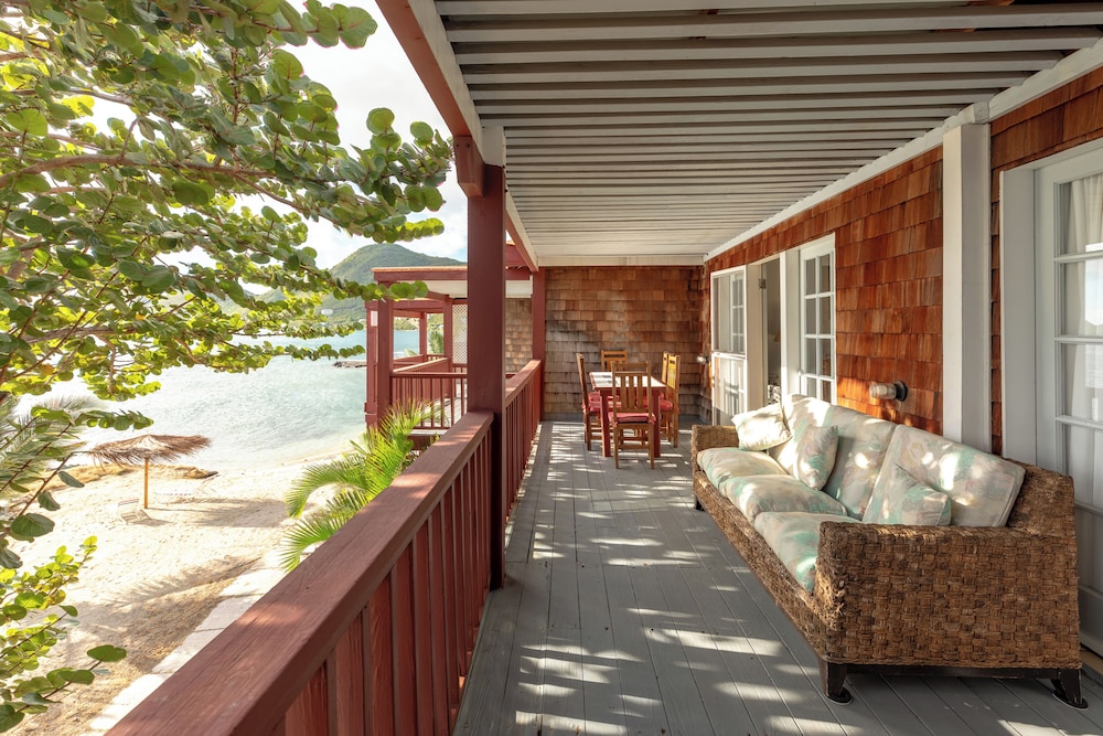 Fort Recovery Beachfront Villa & Suites Hotel 24/49