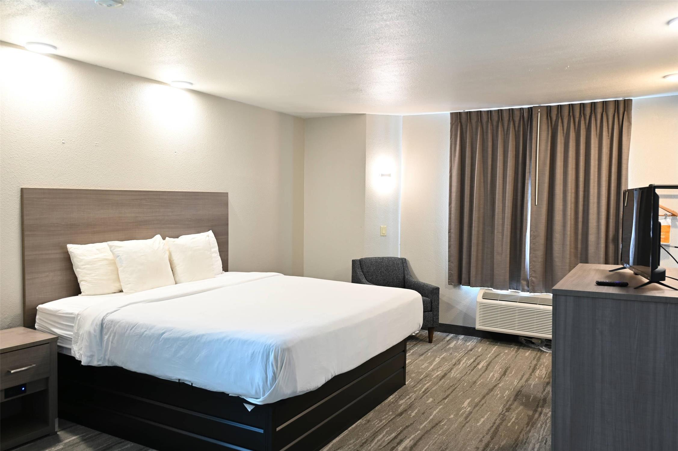 غرفة بسرير كينج، Rodeway Inn Fremont Ne 3/3