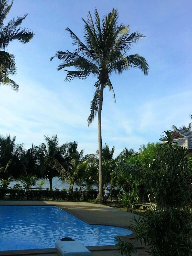 Krisada Beach Resort 6/56