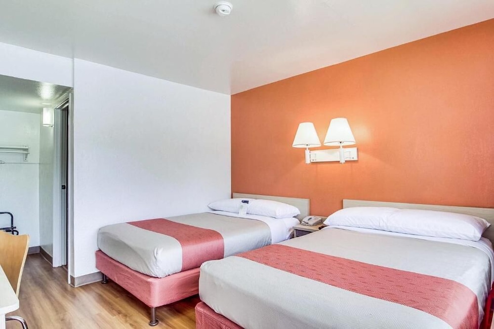 Standard, 2 Double Beds