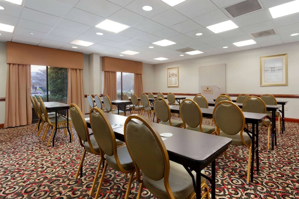Spark by Hilton Charlotte Tyvola I-77 44/46