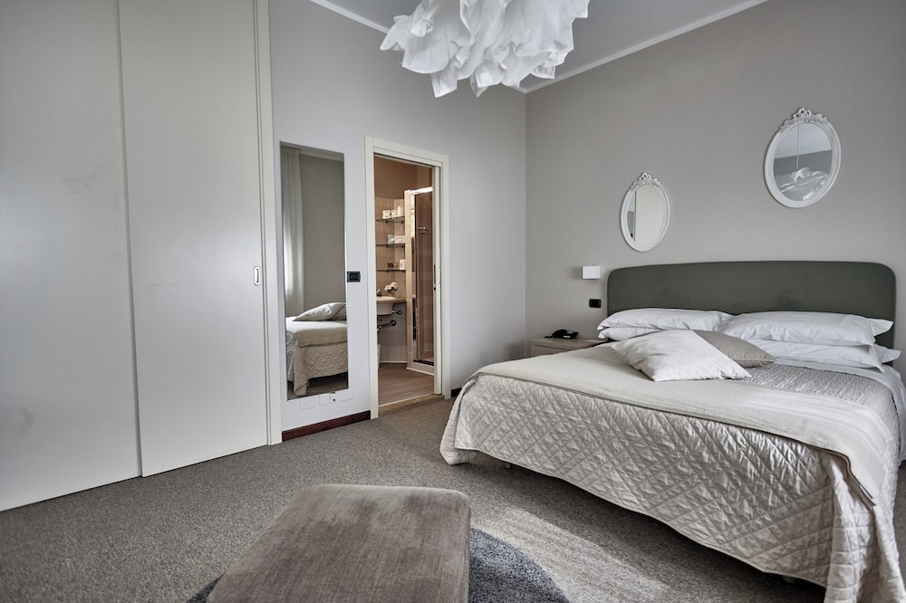 Rouge Hotel International 21/50