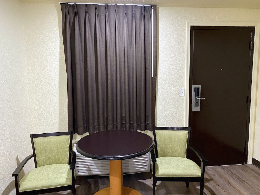 Travelers Inn 46/58