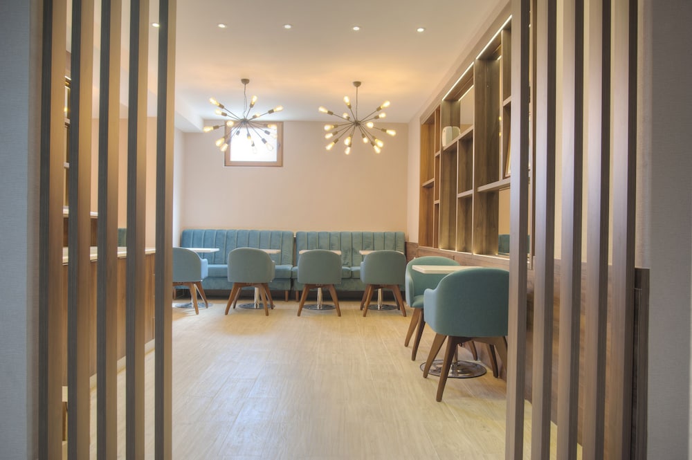 HOTEL TWELVE by Aycon 45/58