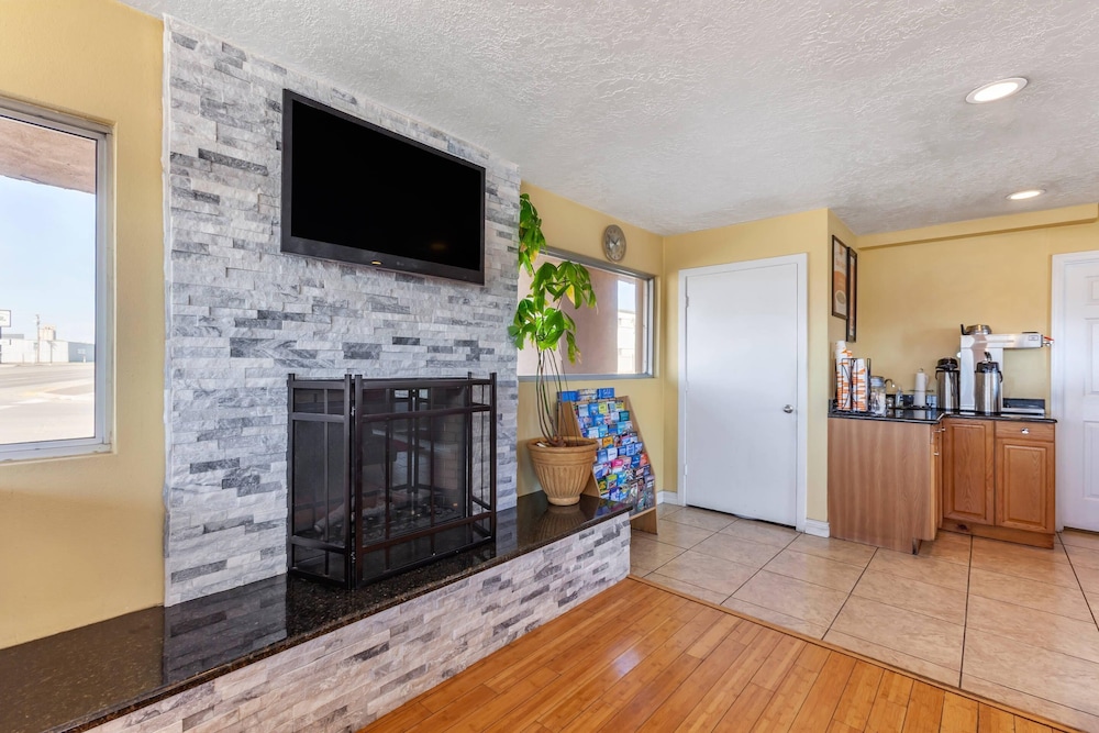Econo Lodge Clovis 10/58