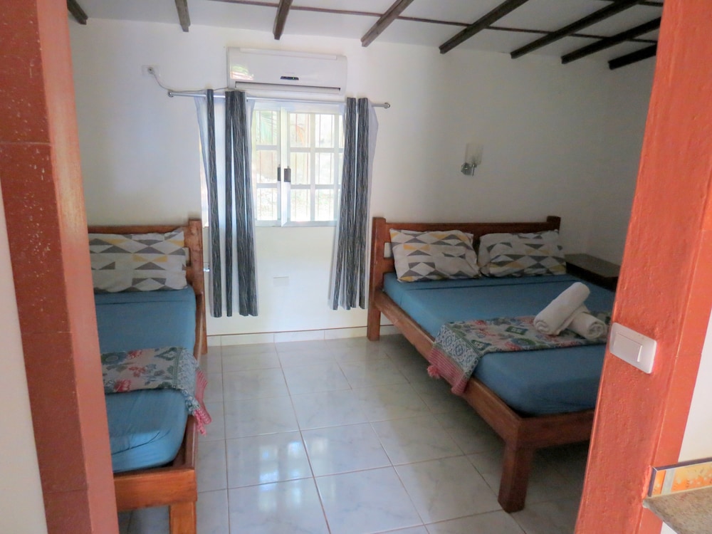 Family, Cottage, 2 Queen Beds, Kitchenette, Garden Area