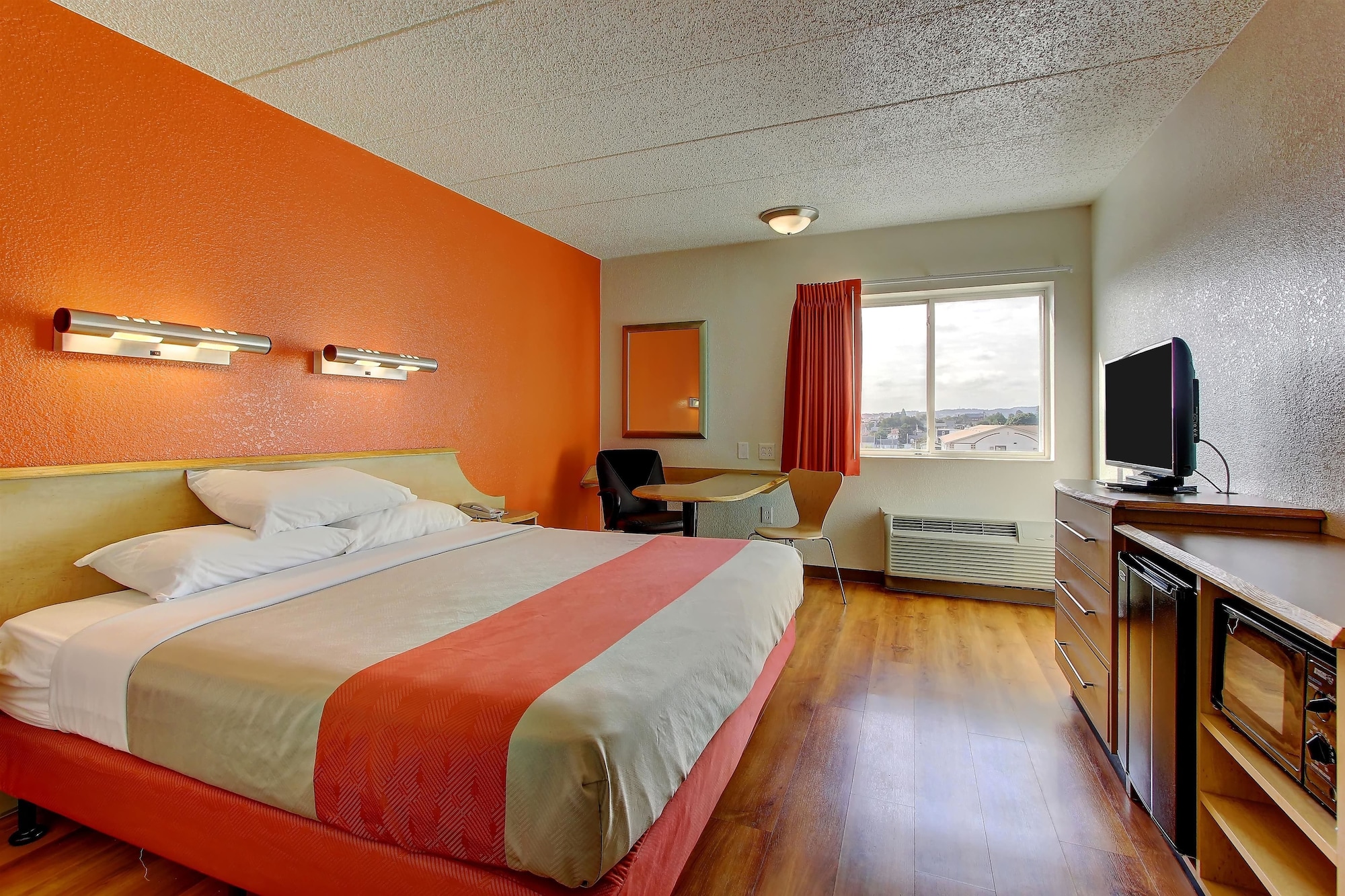Standard, Queen Bed
