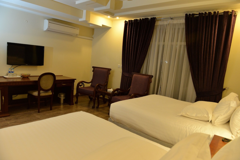 Bella Hotel 32/51