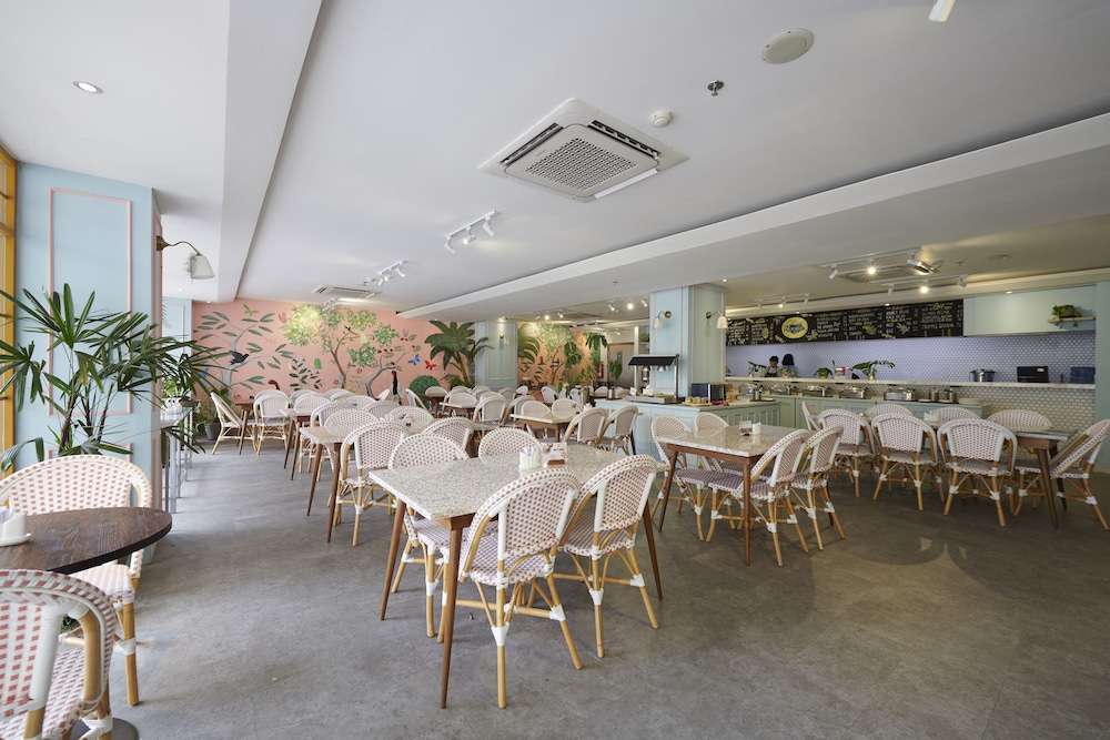 Verse Luxe Hotel Wahid Hasyim 39/50
