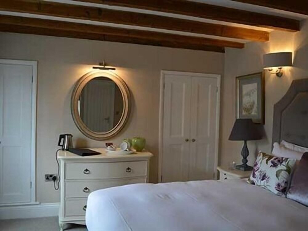 DELUXE, DOUBLE BED