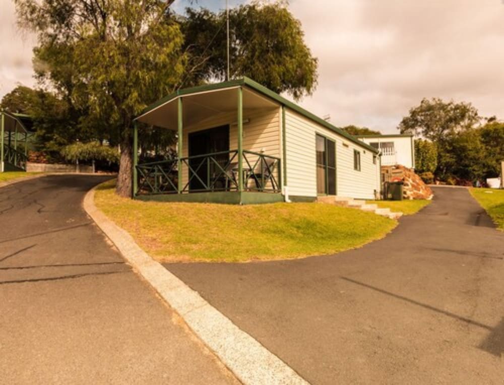 RIVERVIEW TOURIST PARK 36/50