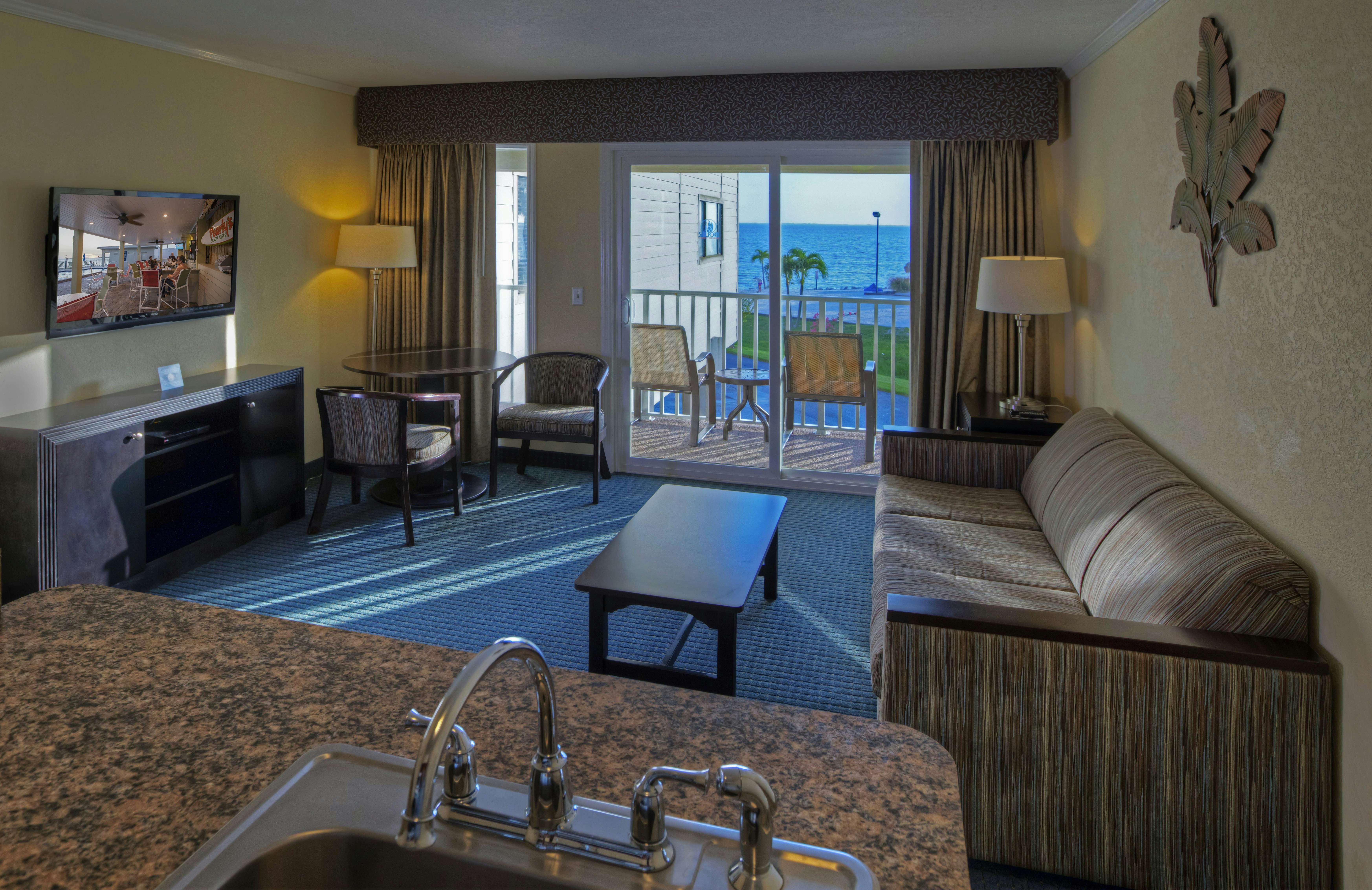 Sailport Waterfront Suites Hotel 8/22