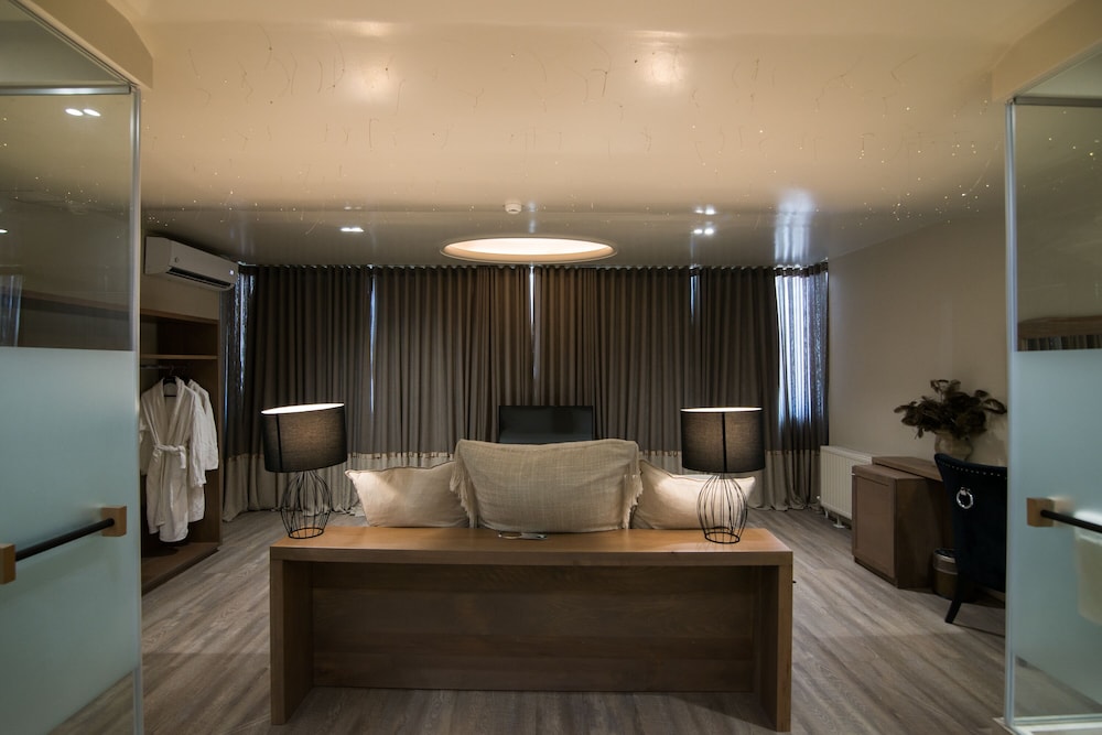 Mikelina Boutique Hotel 51/67
