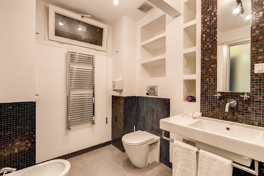 ECCE ROMA SUITES 10/47