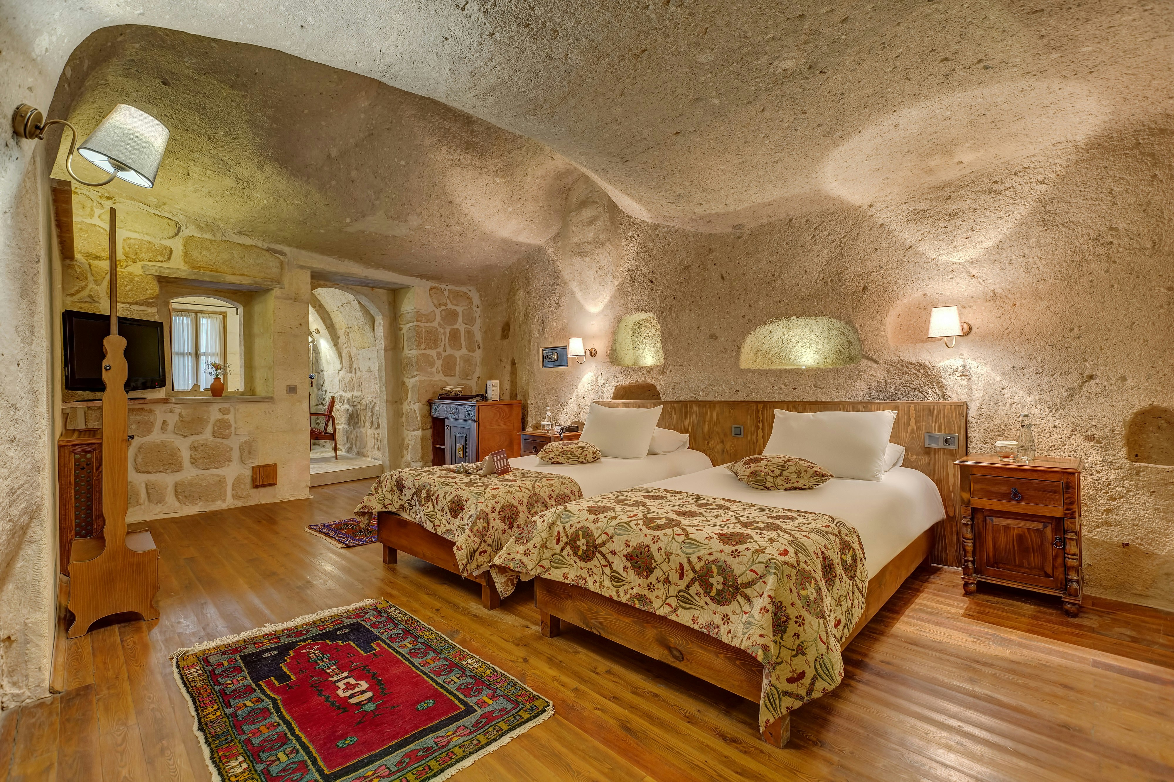 Cave, Deluxe